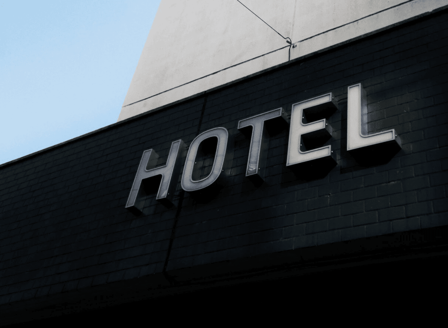Que te pidan el DNI al llegar a un hotel puede salir muy caro. La AEPD multa por recopilar información excesiva